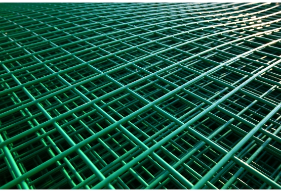 Accessories for welded wire netting for breeders